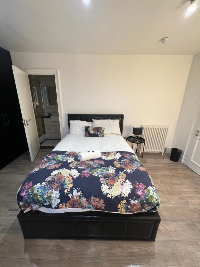 Luxury Double Room W/ Private Bathroom 에든버러 외부 사진