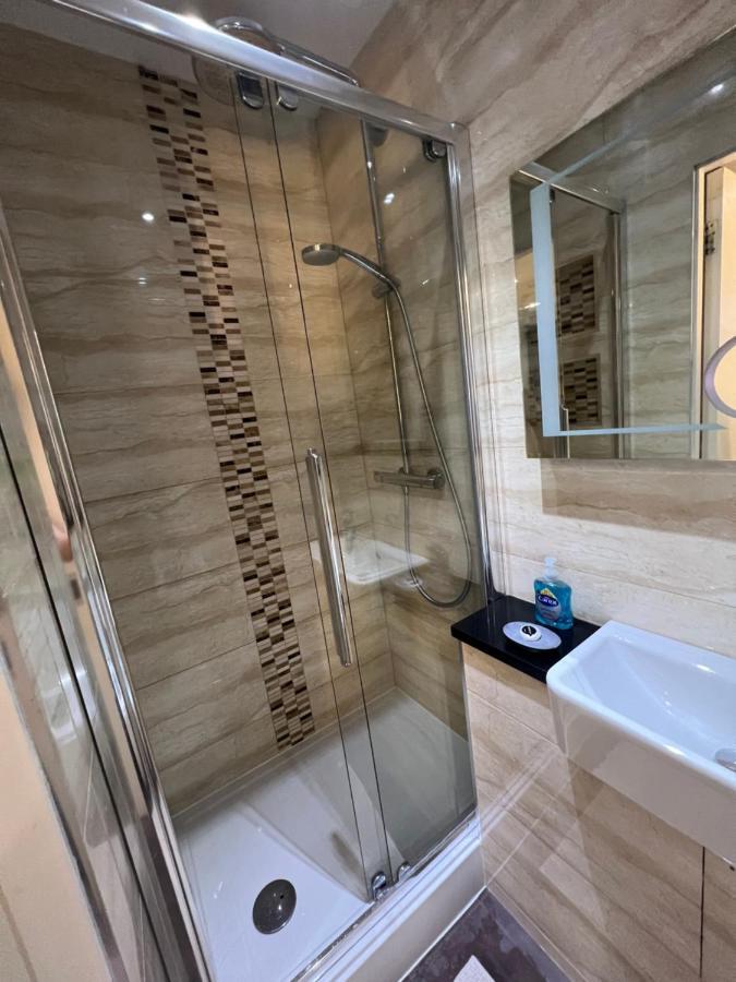 Luxury Double Room W/ Private Bathroom 에든버러 외부 사진