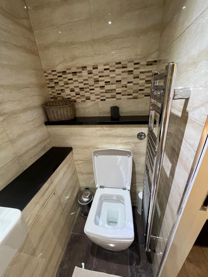 Luxury Double Room W/ Private Bathroom 에든버러 외부 사진